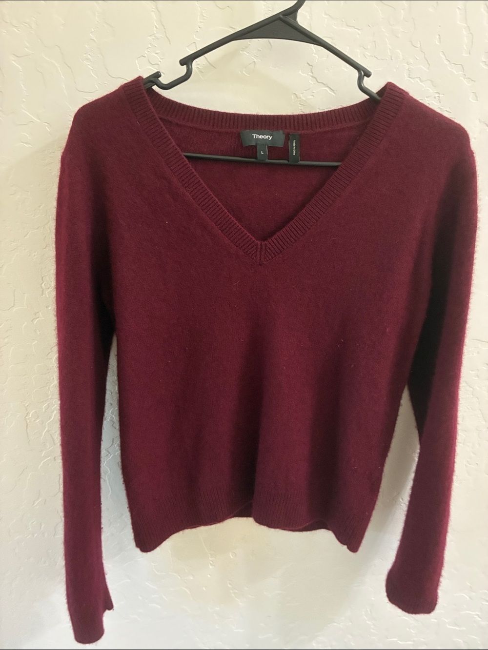 Theory Women's V-Neck Sweater in Wine